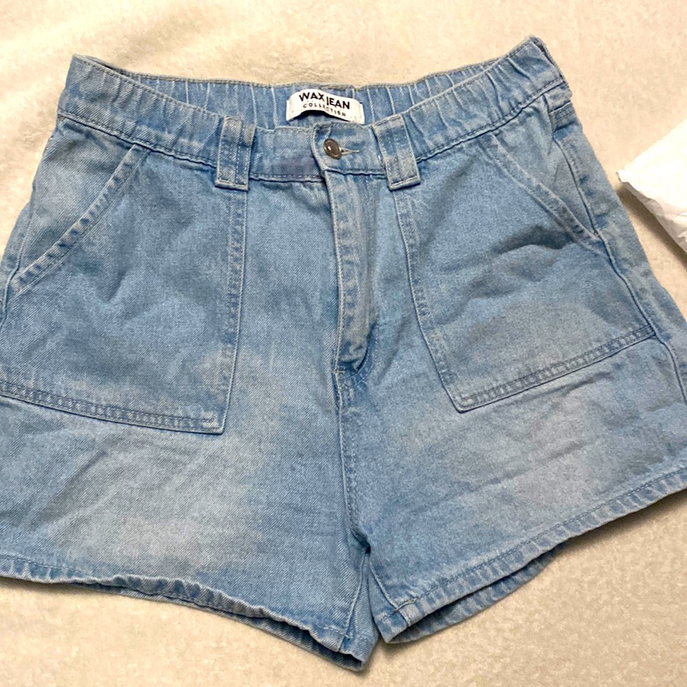 Beautiful shorts barely ever worn blue high waist jeans